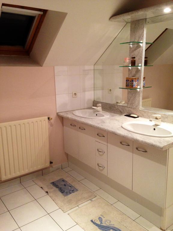 La Maison D'Amelie La Chapelle-Saint-Aubert Room photo